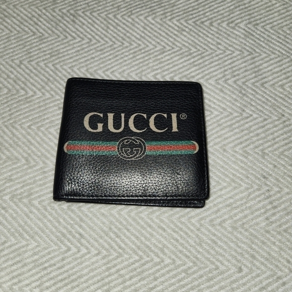 Gucci Other - Gucci vintage 90s bi fold wallet authentic. black pebble leather